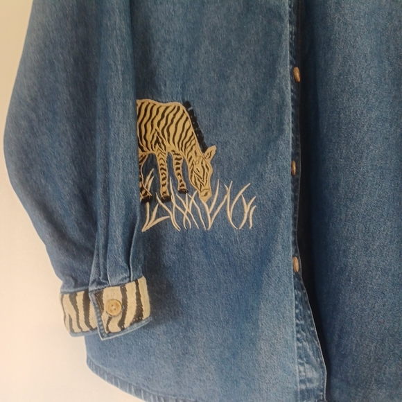Dressbarn Shirt Womens 14-16 Denim Zebra Embroidery Button Long Sleeve - Picture 2 of 10